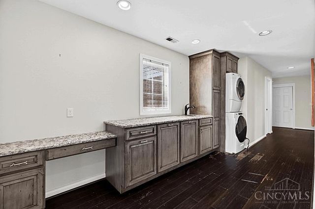 5025 Rollman Estates Drive, Amberley, OH 45236