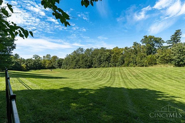 5025 Rollman Estates Drive, Amberley, OH 45236