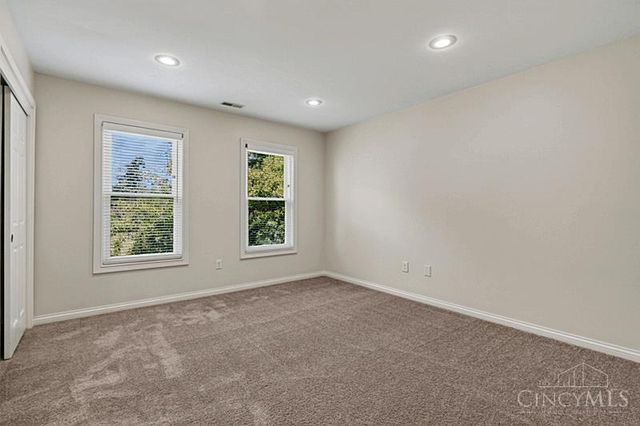 5025 Rollman Estates Drive, Amberley, OH 45236