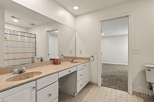 5025 Rollman Estates Drive, Amberley, OH 45236