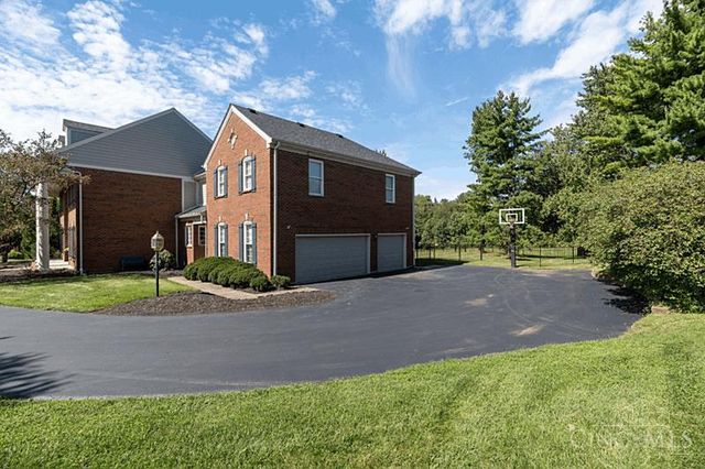 5025 Rollman Estates Drive, Amberley, OH 45236