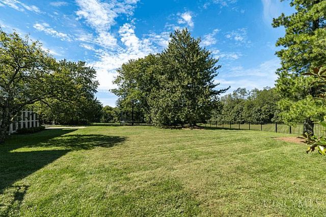 5025 Rollman Estates Drive, Amberley, OH 45236