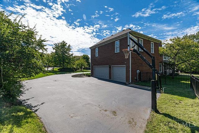5025 Rollman Estates Drive, Amberley, OH 45236