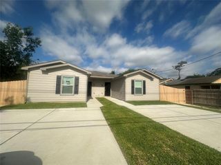 1111 Maxine Street, Houston, TX 77029