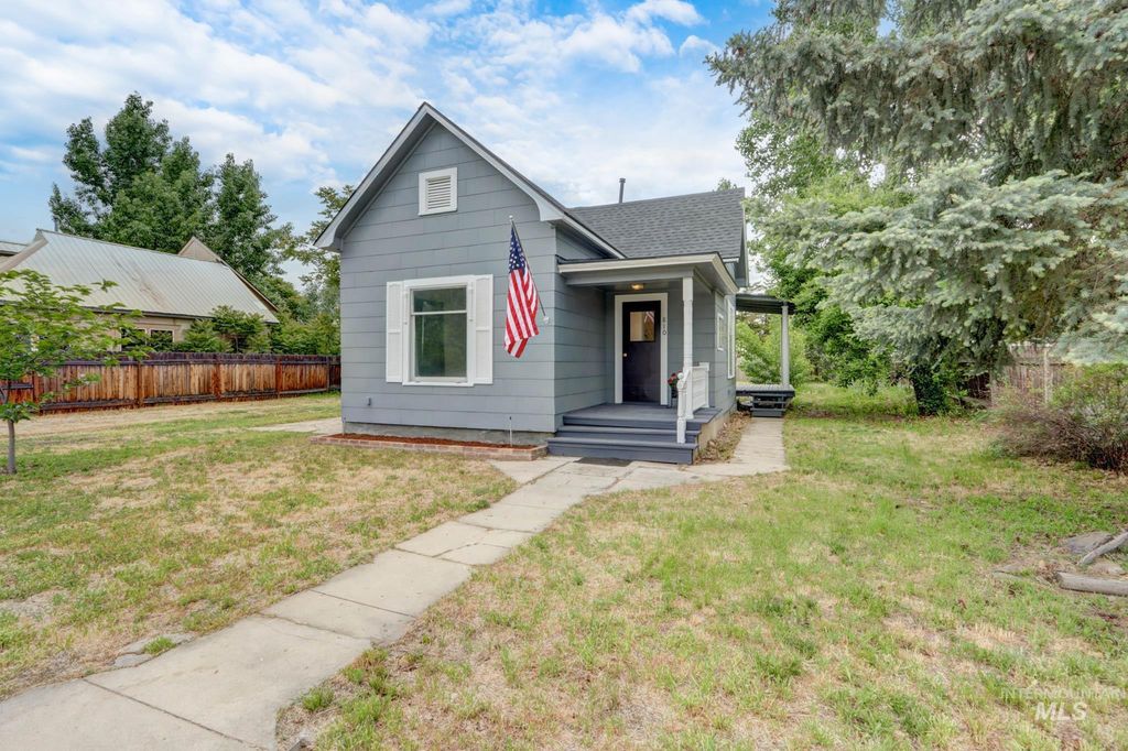 810 S Washington Ave, Emmett, ID 83617