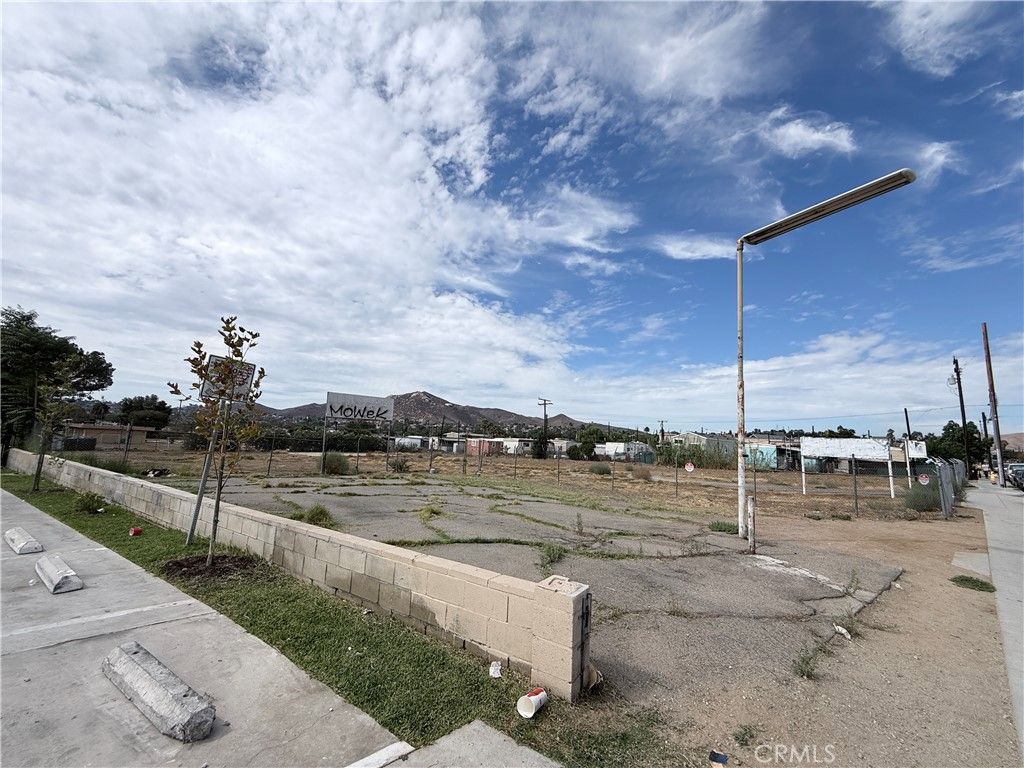 6128 Mission, Riverside, CA 92509 — exterior