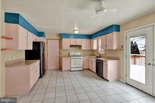 438 COACH HOUSE LN, Lititz, PA 17543