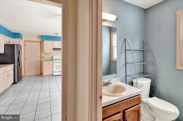 438 COACH HOUSE LN, Lititz, PA 17543