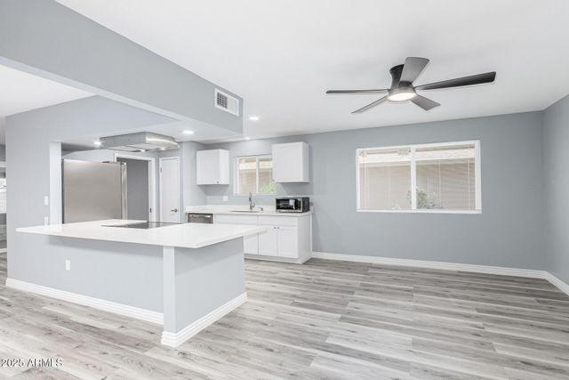 10022 W MOUNTAIN VIEW Road, Sun City, AZ 85351