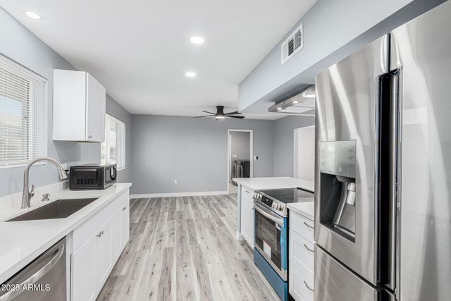 10022 W MOUNTAIN VIEW Road, Sun City, AZ 85351