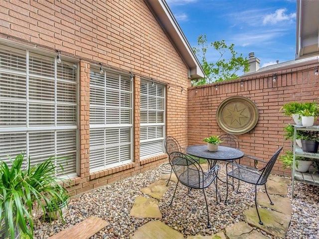 1907 Carriage Brook Way, Houston, TX 77062