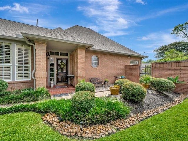1907 Carriage Brook Way, Houston, TX 77062