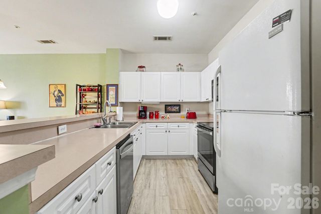 921 Northeast Drive 38, Davidson, NC 28036