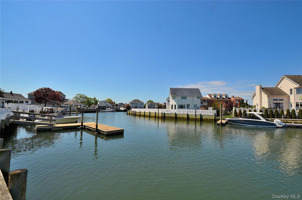 2586 Riverside Drive, Wantagh, NY 11793