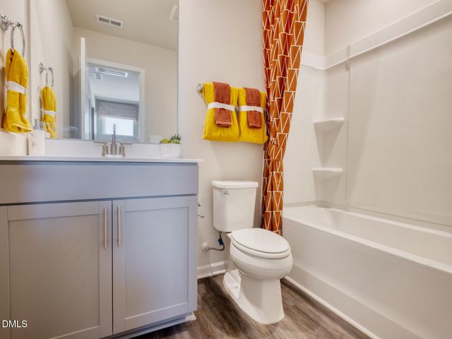 805 Stream View Court, Mebane, NC 27302
