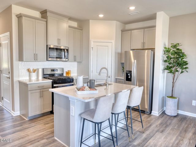 805 Stream View Court, Mebane, NC 27302