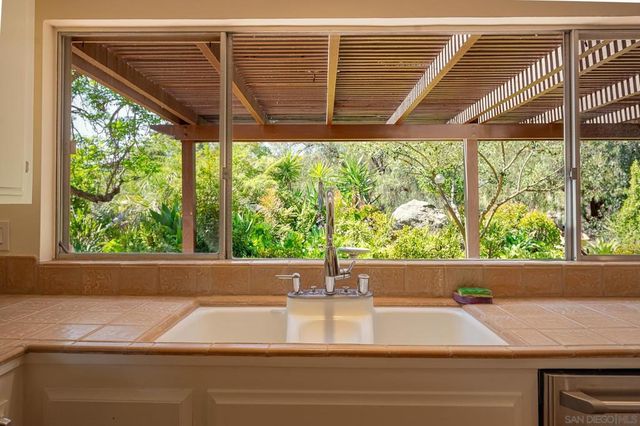 2871 Anaheim St, Escondido, CA 92025