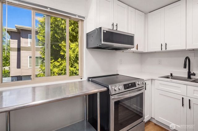4400 Linden Ave N, Seattle, WA 98103