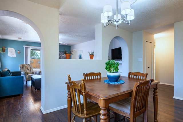 924 Somerset Meadows Drive NE, Rio Rancho, NM 87144
