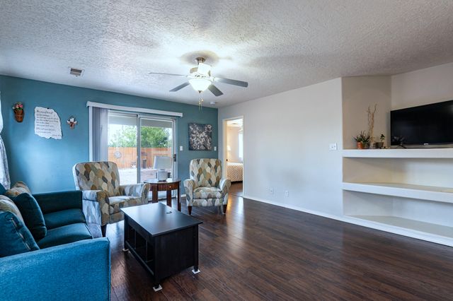 924 Somerset Meadows Drive NE, Rio Rancho, NM 87144