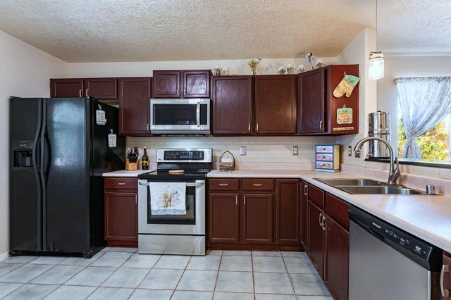 924 Somerset Meadows Drive NE, Rio Rancho, NM 87144