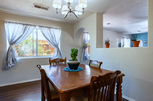 924 Somerset Meadows Drive NE, Rio Rancho, NM 87144