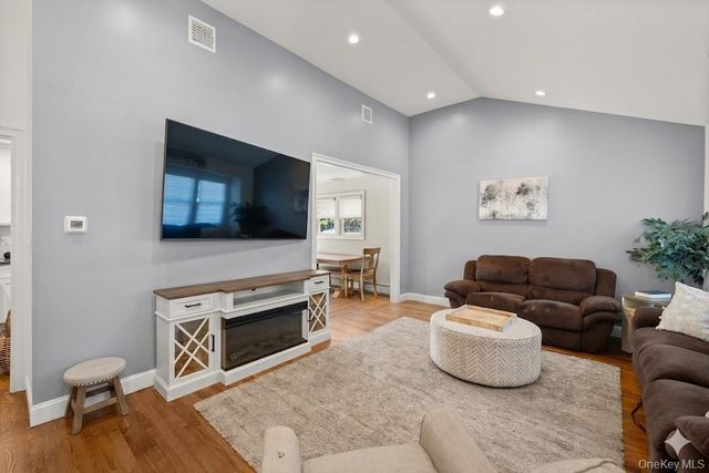 857 Milligan Lane, West Islip, NY 11795