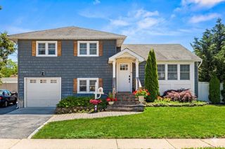 857 Milligan Lane, West Islip, NY 11795