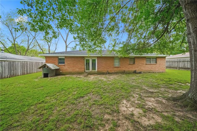 105 Lakeway Drive, Crockett, TX 75835