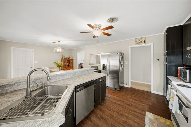 105 Lakeway Drive, Crockett, TX 75835