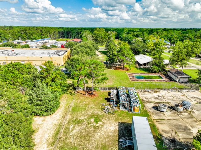 1368 US-331, Defuniak Springs, FL 32435