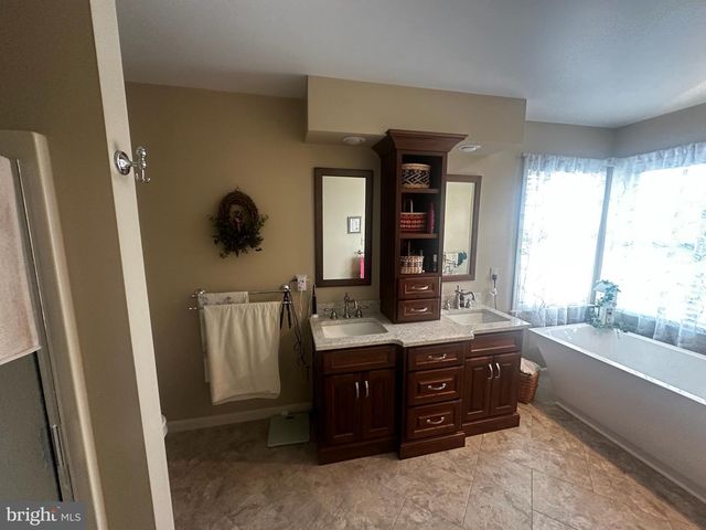 1010 HILLSIDE AVE, Elizabethtown, PA 17022
