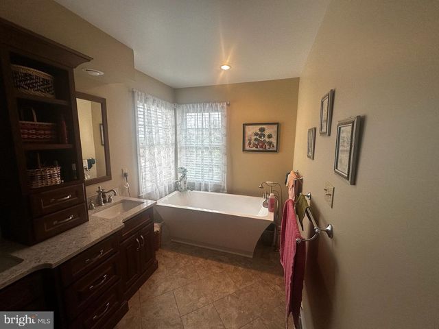 1010 HILLSIDE AVE, Elizabethtown, PA 17022
