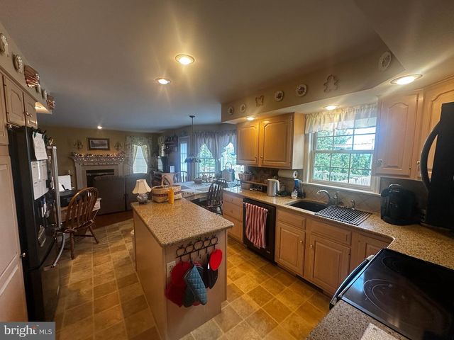 1010 HILLSIDE AVE, Elizabethtown, PA 17022
