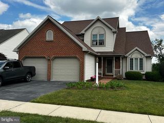 1010 HILLSIDE AVE, Elizabethtown, PA 17022