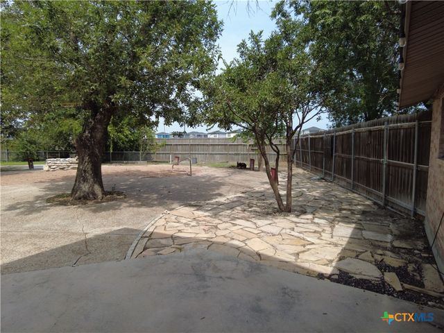 972 Barbarosa Road, New Braunfels, TX 78130