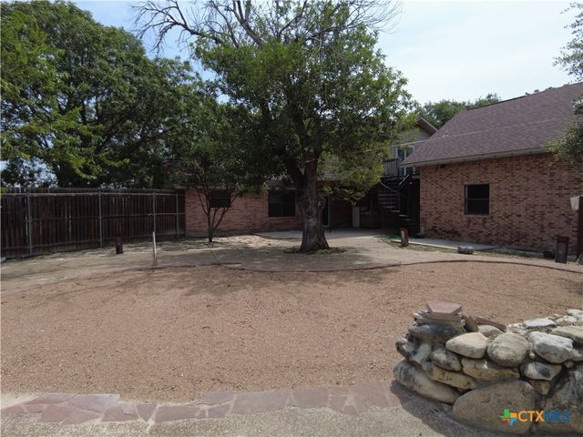 972 Barbarosa Road, New Braunfels, TX 78130