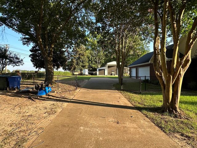 101 Eton Dr, Dothan, AL 36305