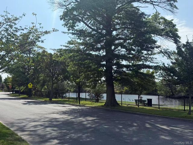 2607 Lindenmere Drive, Merrick, NY 11566