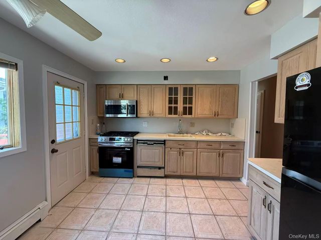 2607 Lindenmere Drive, Merrick, NY 11566
