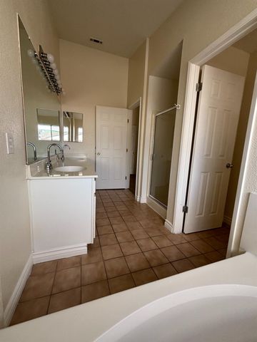 4956 Miramare Ln, Stockton, CA 95206