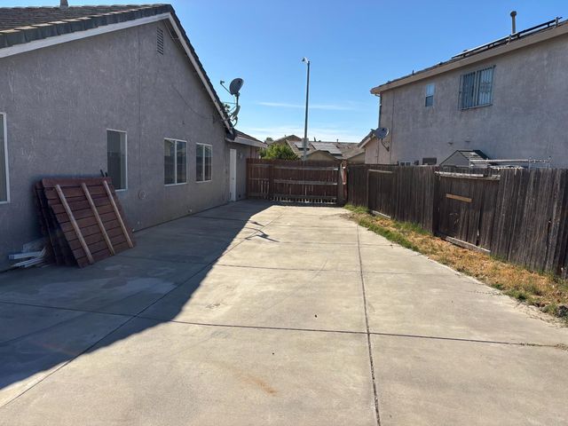4956 Miramare Ln, Stockton, CA 95206
