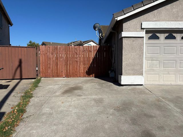 4956 Miramare Ln, Stockton, CA 95206