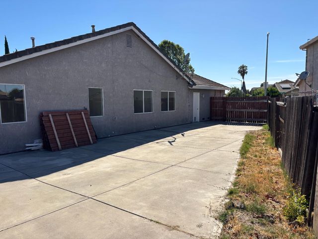 4956 Miramare Ln, Stockton, CA 95206