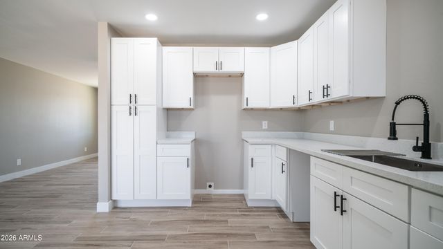 7727 W EARLL Drive, Phoenix, AZ 85033