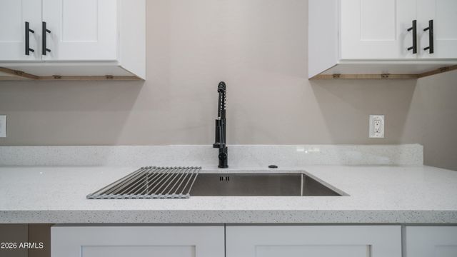 7727 W EARLL Drive, Phoenix, AZ 85033