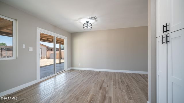 7727 W EARLL Drive, Phoenix, AZ 85033