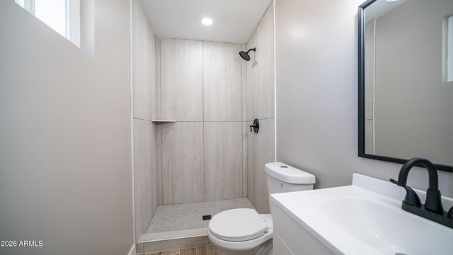 7727 W EARLL Drive, Phoenix, AZ 85033