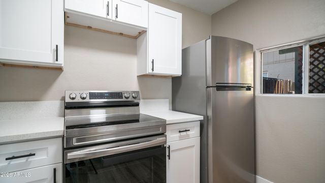 7727 W EARLL Drive, Phoenix, AZ 85033