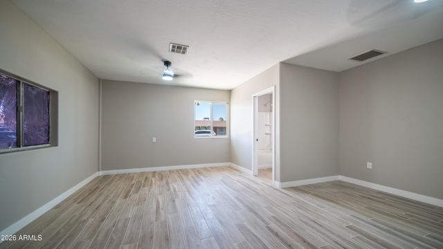 7727 W EARLL Drive, Phoenix, AZ 85033